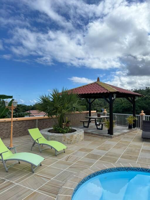 Le Volcan - Piscine - Dodoterla Sainte-Rose Bagian luar foto